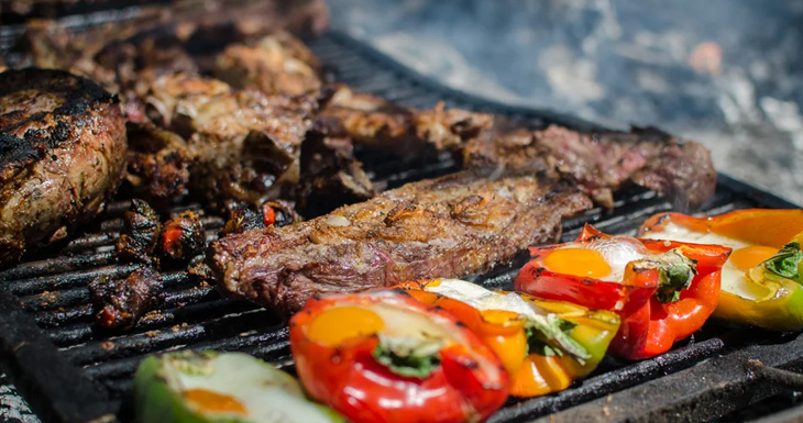 parrilla-alternativa-con-lo-que-sale-un-kilo-de-asado-ya-se-pueden-comprar-dos-kilos-de-pechito-de-cerdo